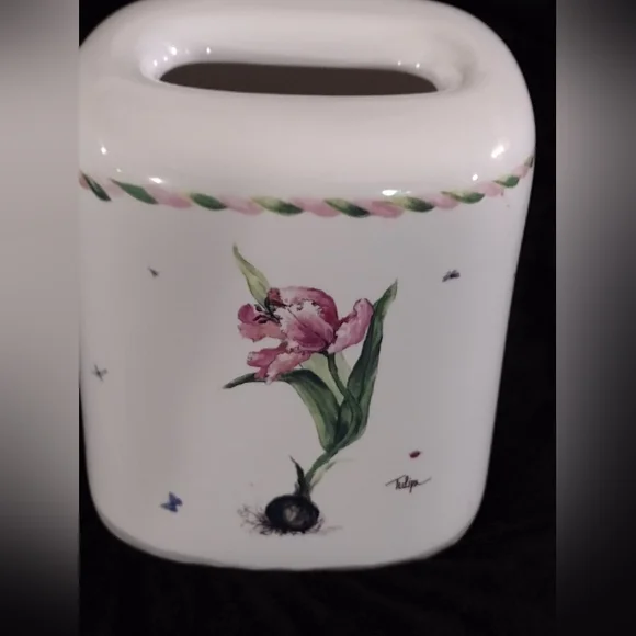 Tissue holder - Picture 5 of 11